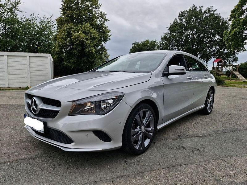 Silber Gebraucht 2017 Mercedes CLA180 Shooting Brake Kombi | 10.500 € (Guter Preis) - Bild 1/4