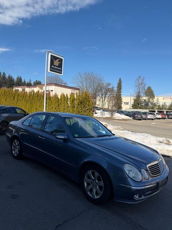 Gebraucht Mercedes E320 Avantgarde 204 PS (150 kW) 2003 Blau Limousine