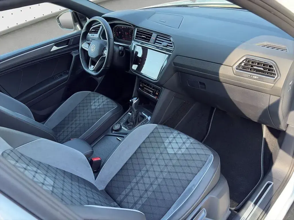 Gebraucht VW Tiguan Allspace R-line 190 PS (139 kW) 2023 Oryxweiß perlmutteffekt SUV