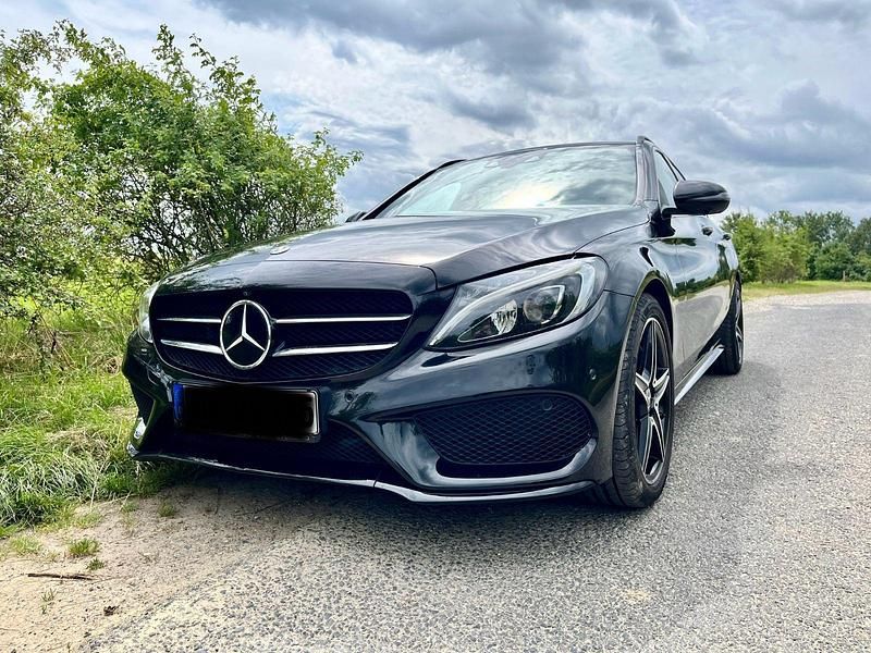 Schwarz Gebraucht 2017 Mercedes 250 AMG line Kombi | 25.400 € (Teuer) - Bild 1/4
