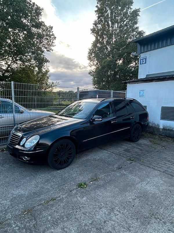 Schwarz Gebraucht 2008 Mercedes E320 Kombi | 3.000 € (Superpreis) - Bild 1/4
