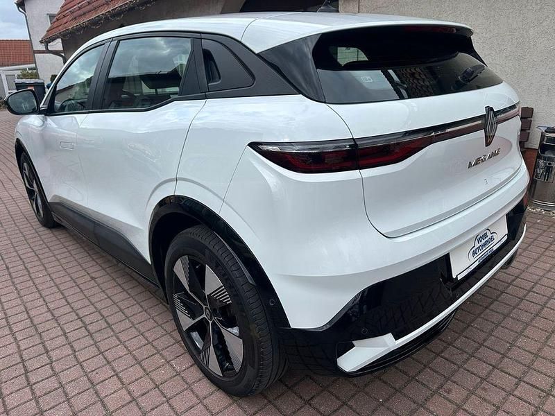 Gebraucht Renault Megane E-Tech Equilibre 96 kW (131 PS) 2022 Weiß Limousine
