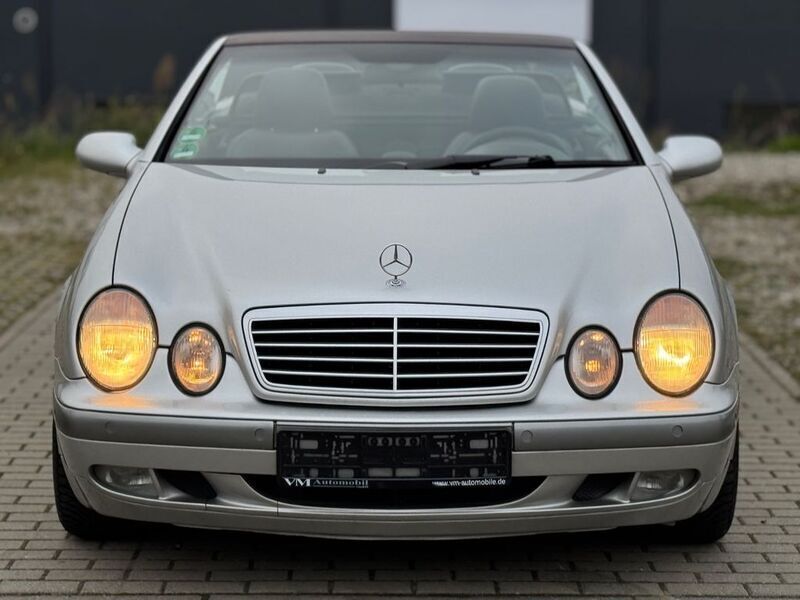 Silber Gebraucht 1999 Mercedes CLK230 Elegance Cabrio | 8.990 € (Teuer) - Bild 1/2