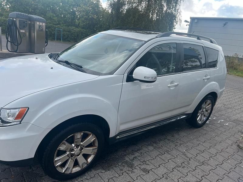 Weiß Gebraucht 2010 Mitsubishi Outlander SUV | 8.700 € - Bild 1/4