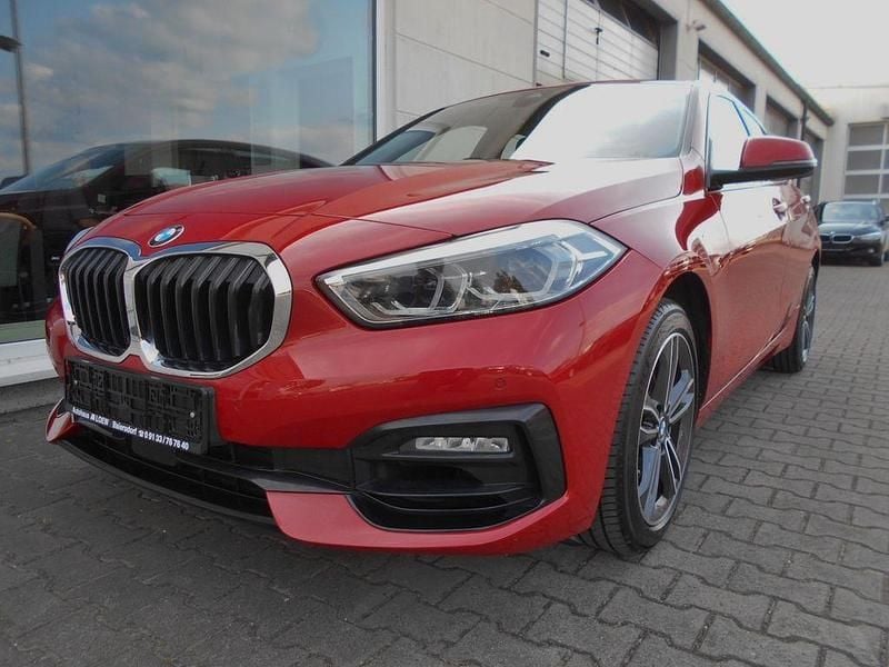 Rot Gebraucht 2021 BMW 116 Sport Line Kleinwagen | 16.500 € (Guter Preis) - Bild 1/4