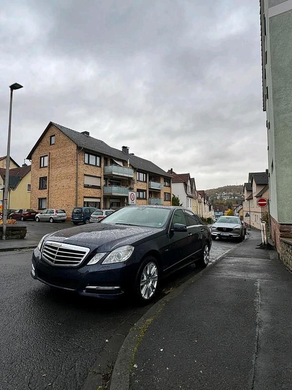 Blau Gebraucht 2012 Mercedes E350 Limousine | 11.000 € (Fairer Preis) - Bild 1/4