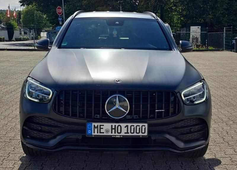 Grau Gebraucht 2022 Mercedes GLC220 AMG line SUV | 36.500 € (Fairer Preis) - Bild 1/4