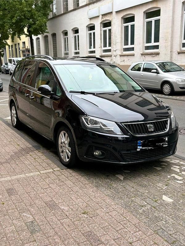 Schwarz Gebraucht 2011 Seat Alhambra Van / Kleinbus | 6.300 € (Fairer Preis) - Bild 1/4