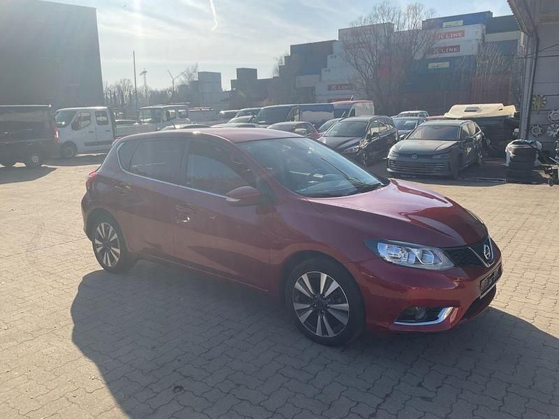 Gebraucht Nissan Pulsar N-Connecta 116 PS (85 kW) 2017 Rot Kleinwagen