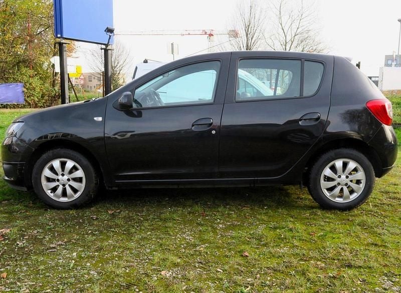 Schwarz Gebraucht 2015 Dacia Sandero Kleinwagen | 5.690 € (Guter Preis) - Bild 1/4