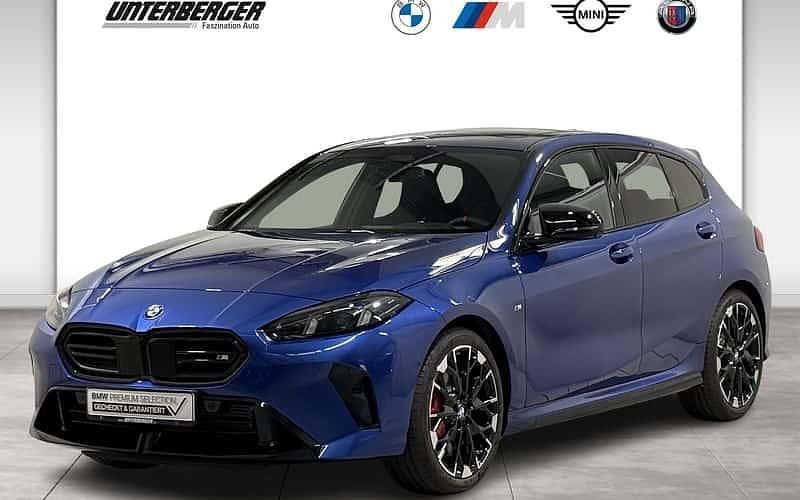 Blau Neu 2024 BMW M135 Shadowline Kleinwagen | 50.890 € (Superpreis) - Bild 1/4