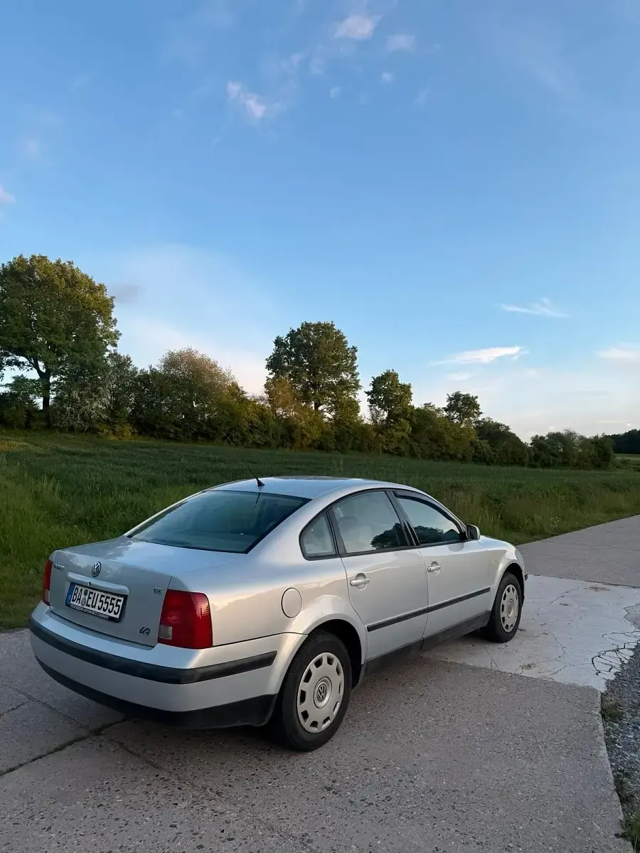Gebraucht VW Passat 125 PS (91 kW) 1999 Grau Limousine