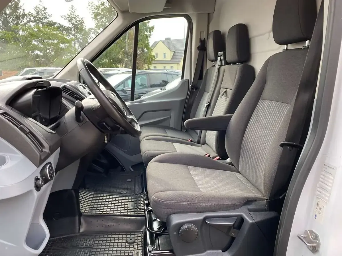 Gebraucht Ford Transit Trend 131 PS (96 kW) 2019 Frostweiß Van