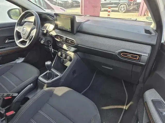 Gebraucht Dacia Sandero Comfort 91 PS (66 kW) 2021 Gletscherweiß gletscherweiß SUV
