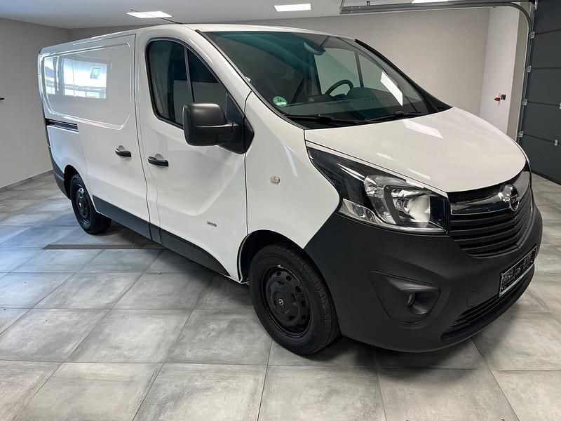 Second-hand Opel Vivaro 120 CP (88 kW) 2017 Alb Monovolum