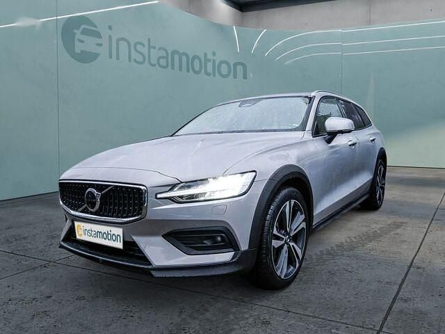 Silber Gebraucht 2024 Volvo V60 CC Kombi | 46.250 € (Etwas zu teuer) - Bild 1/2