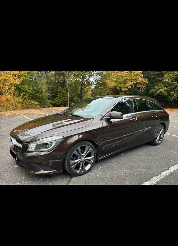 Braun Gebraucht 2016 Mercedes CLA180 AMG line Limousine | 19.000 € (Etwas zu teuer) - Bild 1/2
