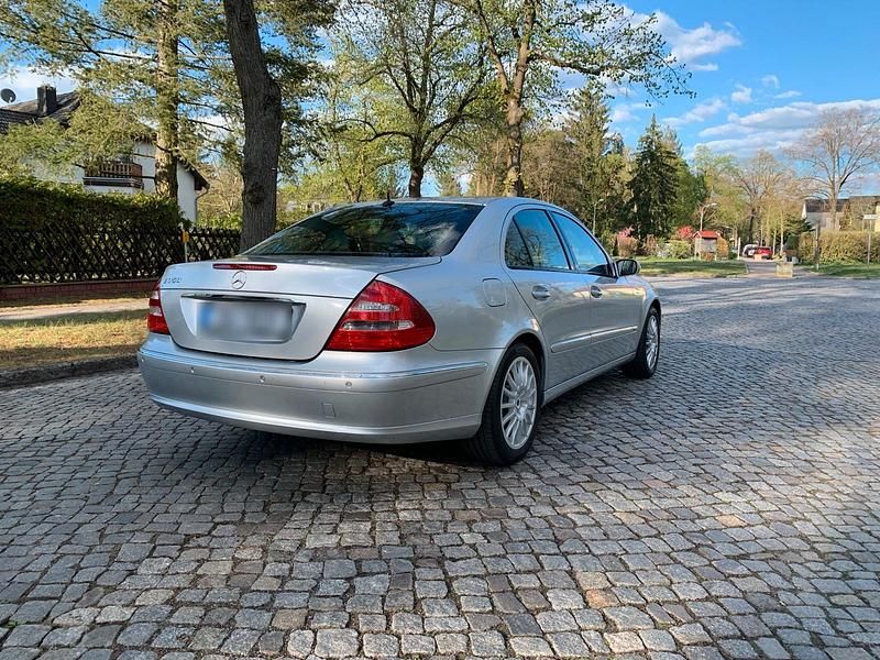 Gebraucht Mercedes E350 272 PS (200 kW) 2005 Silber Limousine