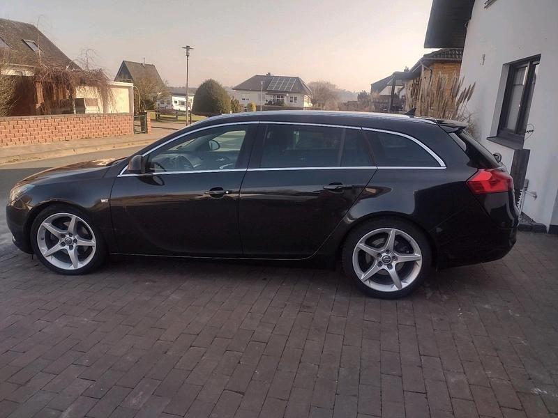Gebraucht Opel Insignia 160 PS (117 kW) 2012 Schwarz Kombi