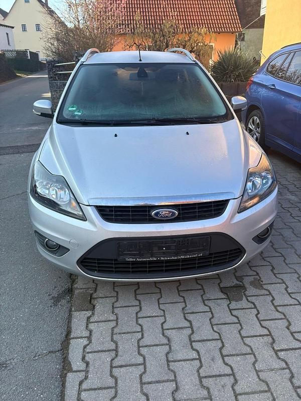 Gebraucht Ford Focus 105 PS (77 kW) 2010 Silber Limousine