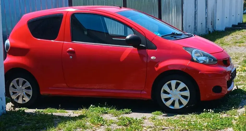 Gebraucht Toyota Aygo 68 PS (50 kW) 2008 Rot Kleinwagen