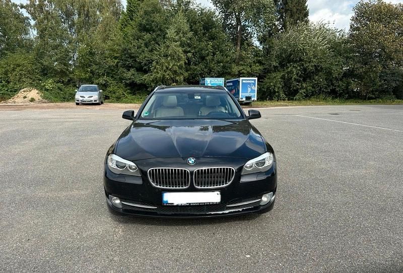 Schwarz Gebraucht 2013 BMW 520 Kombi | 6.950 € (Superpreis) - Bild 1/4
