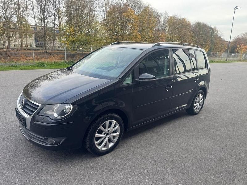 Schwarz Gebraucht 2010 VW Touran Freestyle Van / Kleinbus | 3.990 € (Teuer) - Bild 1/4
