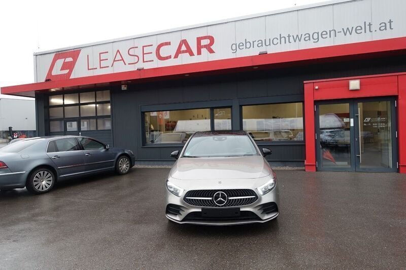 Silber Gebraucht 2020 Mercedes A250 AMG line Limousine | 16.788 € (Guter Preis) - Bild 1/4