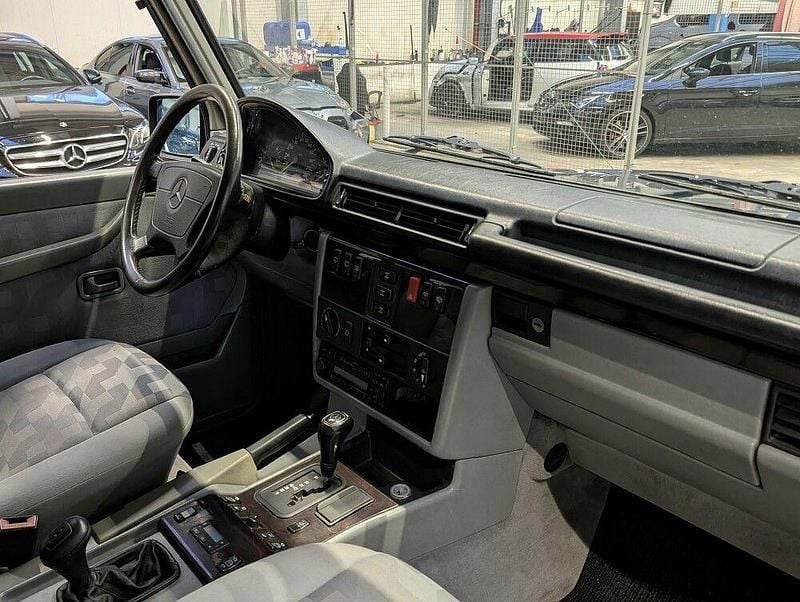 Gebraucht Mercedes G300 177 PS (130 kW) 1996 Schwarz SUV