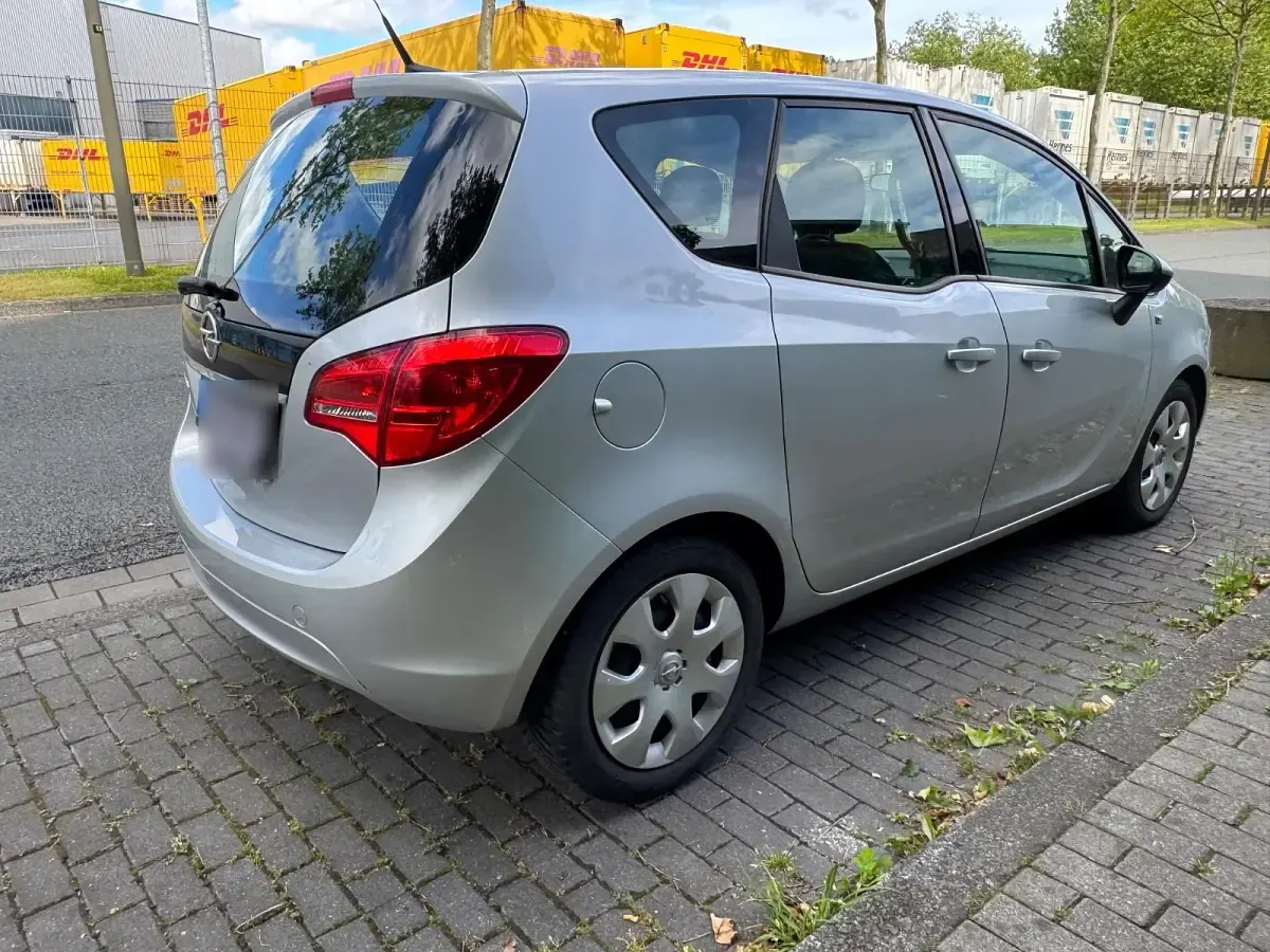 Gebraucht Opel Meriva Edition 101 PS (74 kW) 2013 Silber Van / Kleinbus