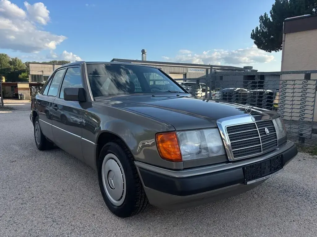 Gebraucht Mercedes 200 1993 Braun Limousine