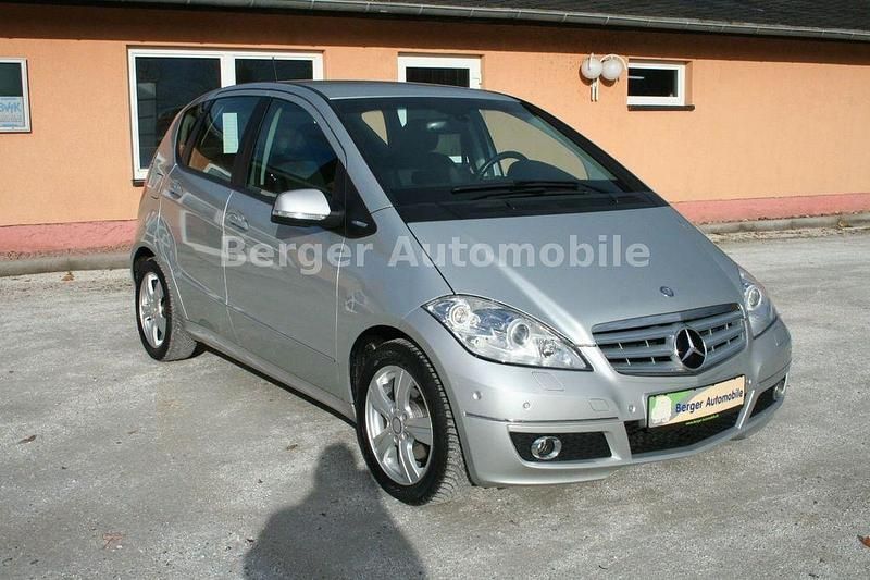 Silber Gebraucht 2010 Mercedes A180 Avantgarde Limousine | 5.995 € (Fairer Preis) - Bild 1/4