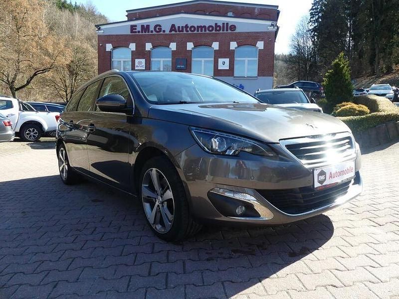 Gebraucht Peugeot 308 150 PS (110 kW) 2016 Lackierung moka/metalliclackierung (metallic) Kombi