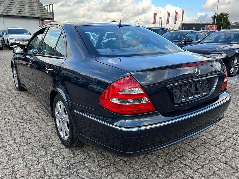 Gebraucht Mercedes E280 Avantgarde 177 PS (130 kW) 2005 Schwarz Limousine