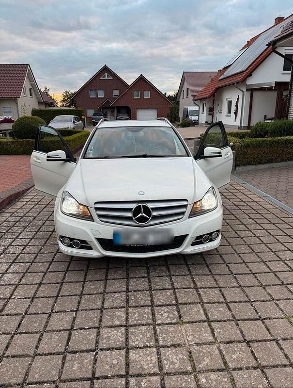 Weiß Gebraucht 2012 Mercedes C220 Avantgarde Kombi | 4.950 € (Fairer Preis) - Bild 1/4