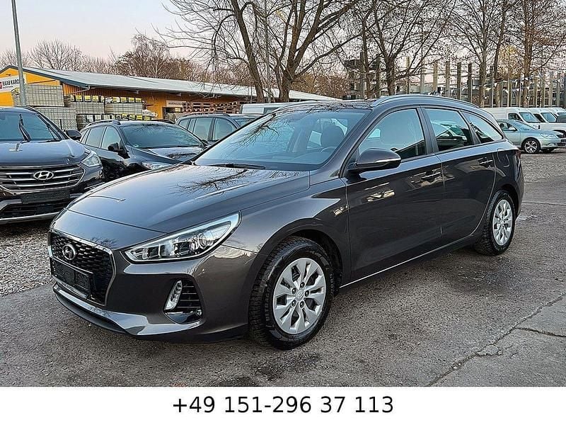 Grau Gebraucht 2017 Hyundai i30 Kombi | 9.999 € (Superpreis) - Bild 1/4