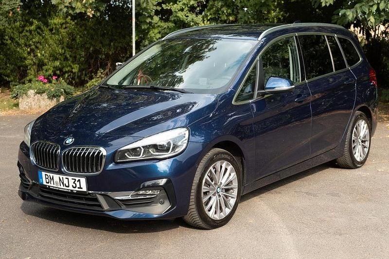 Blau Gebraucht 2018 BMW 218 Gran Tourer Luxury Line Van / Kleinbus | 16.000 € (Superpreis) - Bild 1/4