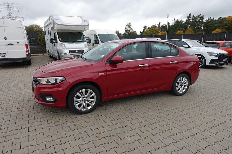 Rot Gebraucht 2016 Fiat Tipo Easy Limousine | 5.450 € (Superpreis) - Bild 1/4