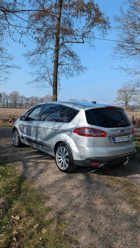 Grau Gebraucht 2013 Ford S-MAX Titanium Van / Kleinbus | 7.777 € (Fairer Preis) - Bild 1/4
