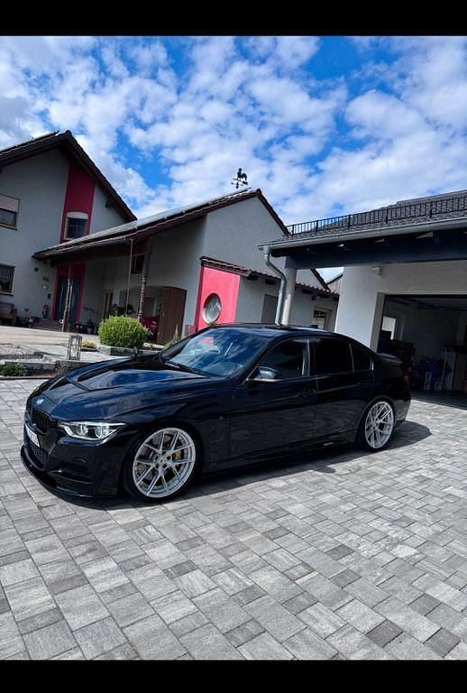 Schwarz Gebraucht 2016 BMW 320 M Performance Limousine | 22.249 € (Teuer) - Bild 1/4