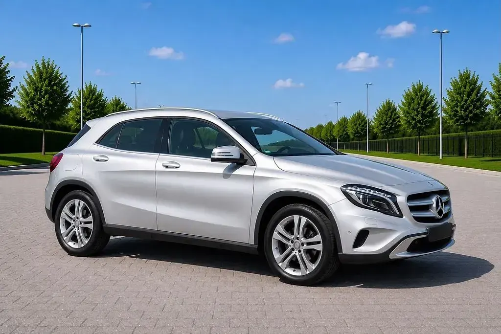 Gebraucht Mercedes GLA180 122 PS (89 kW) 2016 Silber SUV
