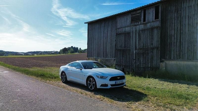 Weiß Gebraucht 2016 Ford Mustang Coupé | 19.200 € - Bild 1/4