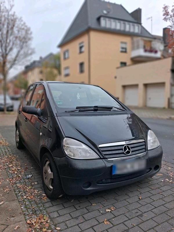 Schwarz Gebraucht 2000 Mercedes A160 Kleinwagen | 850 € - Bild 1/4