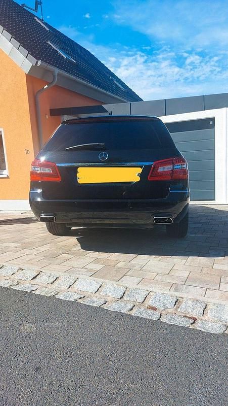 Gebraucht Mercedes E200 Avantgarde 136 PS (100 kW) 2011 Schwarz Kombi