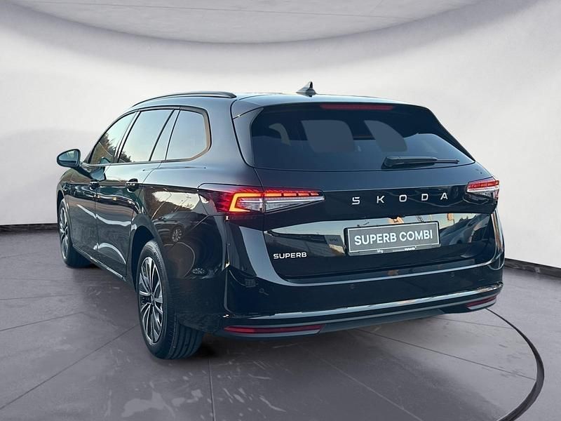 Neu Skoda Superb Selection 150 PS (110 kW) 2025 Schwarz Kombi