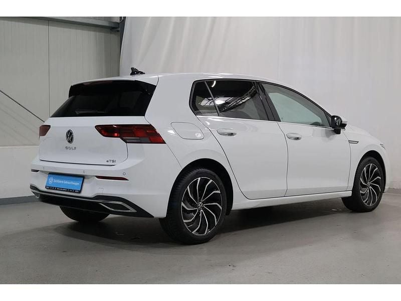 Second-hand VW Golf VIII Style 131 CP (96 kW) 2023 Alb Berlinǎ