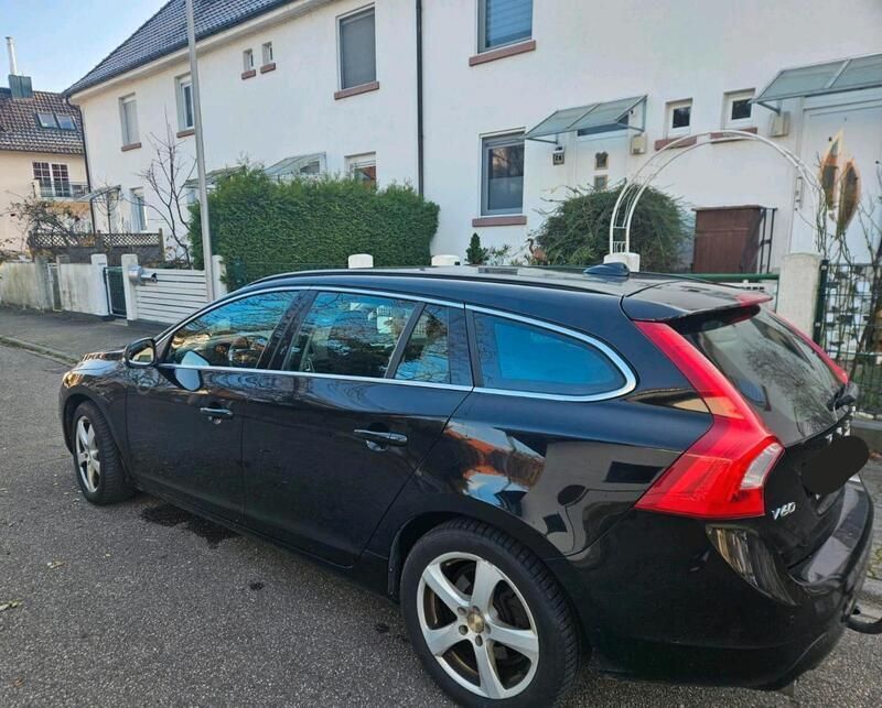 Schwarz Gebraucht 2018 Volvo V60 Kombi | 11.500 € - Bild 1/4