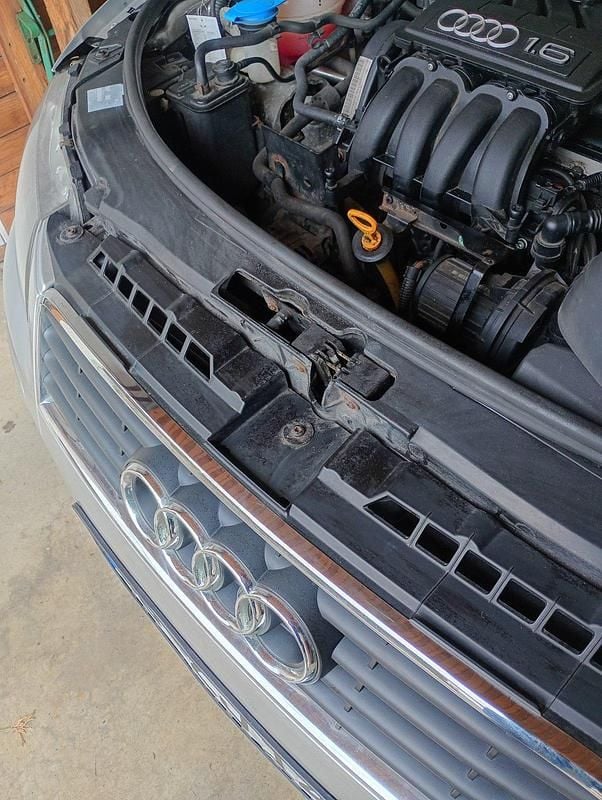 Usado Audi A3 100 HP (73 kW) 2003 Prateado Citadino