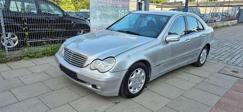 Gebraucht Mercedes C180 143 PS (105 kW) 2003 Brillantsilber  metalliclack Limousine
