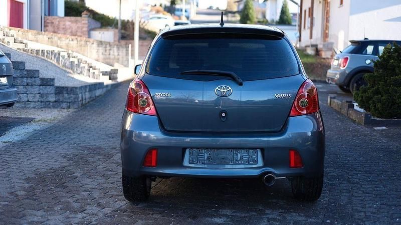 Gebraucht Toyota Yaris 133 PS (97 kW) 2007 Grau Limousine